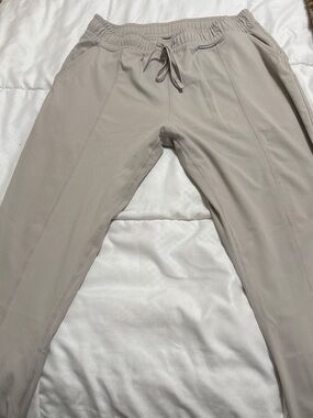 Kensie Women’s Jogger Pants in Light Taupe